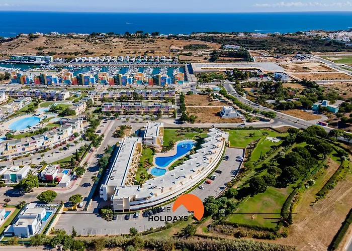 #323 Marina Pool & Views