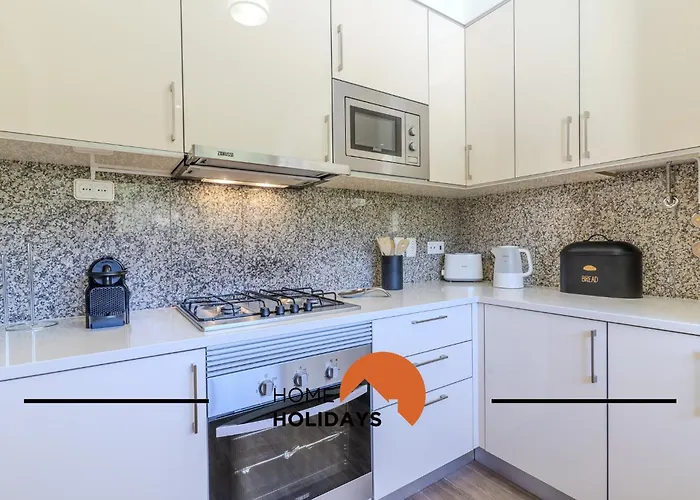 Apartment #323 Marina Pool & Views *